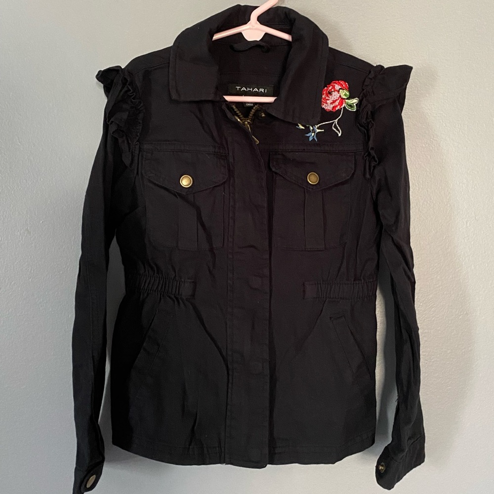 Tahari 🌺 girl’s jacket with flower details.